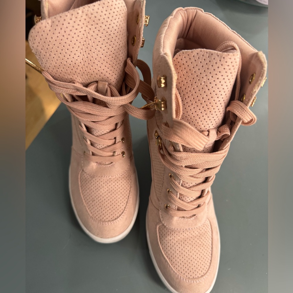 SHOEDAZZLE